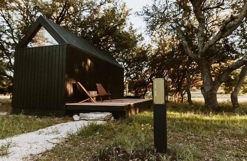 Round Mountain Cabina | Live Oak Cabin at NowHere
