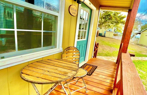 Dripping Springs Cabaña | LIVE OAK LODGE: Encantadora cabaña en ALEXANDER AT CREEK ROAD