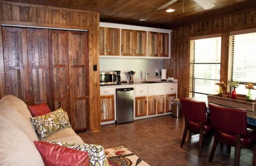 Uvalde Cama Y Desayuno | Live Oaks Bed and Breakfast