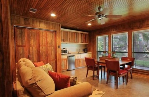 Uvalde Cama Y Desayuno | Live Oaks Bed and Breakfast