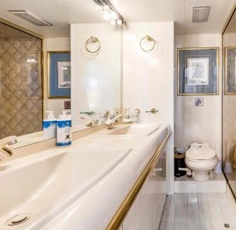 Manilva Casa | Live on a luxury 65ft yacht in Duquesa- Estapona