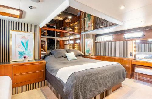 Manilva Casa | Live on a luxury 65ft yacht in Duquesa- Estapona