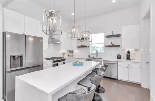 Shady Acres Casa | Live Social in the Houston Heights