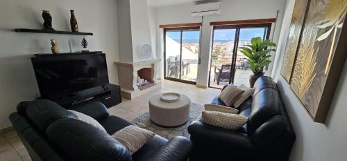 Sao Martinho do Porto Apartamento | Live the Beach Life, Duplex Apartment with Beach Views Just 3 Minutes from the Ocean