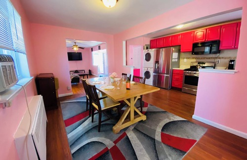 Williamsbridge Casa | Live the Dream at NYC Barbie’s House: Chic 4-Bed, 2.5-Bath Bronx Getaway!