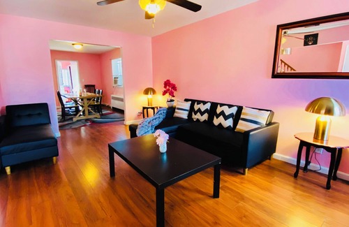 Williamsbridge Casa | Live the Dream at NYC Barbie’s House: Chic 4-Bed, 2.5-Bath Bronx Getaway!