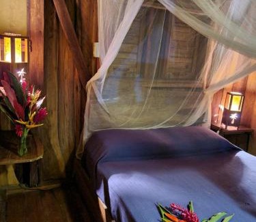 Isla Bastimentos Casa | Live the Jungle - Rustic Refuge