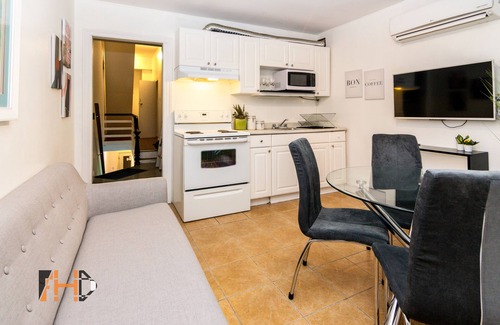Cabbagetown Casa | Lively 3 Bedroom multi-story Apartment in Historic Cabbagetown