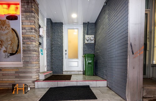 Cabbagetown Casa | Lively 3 Bedroom multi-story Apartment in Historic Cabbagetown