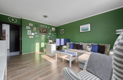 Krzyki Apartamento | Lively Green Apartment in Wrocław with Balcony and Desk by Noclegi Renters