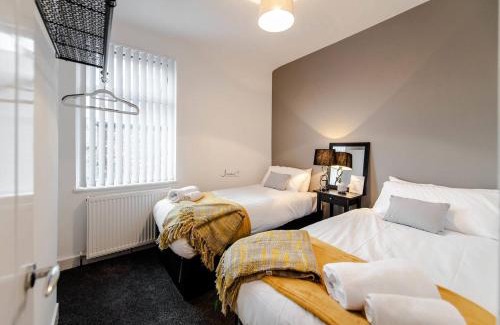 Anfield Casa | Liverpool Harrow Road Sleeps 6- Infinity Apartment