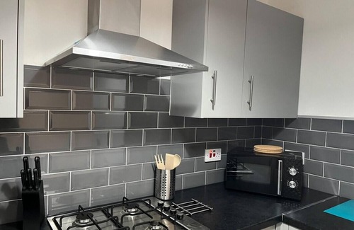 Huyton Casa | Liverpool Hideaway - Modern 3-Bed House
