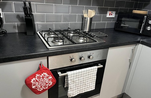 Huyton Casa | Liverpool Hideaway - Modern 3-Bed House