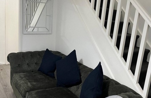 Huyton Casa | Liverpool Hideaway - Modern 3-Bed House
