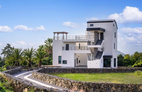 Hallim Casa | Liverpool & Spa