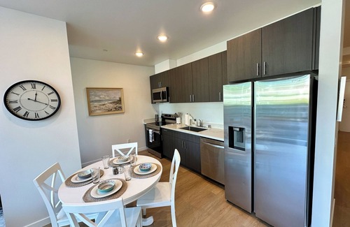 Point Loma Heights Apartamento | Lives like a hotel but with full kitchen, laundry, parking, patio, pet friendly