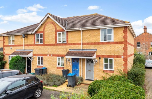 Grove Casa | Livesey Close with 2 bedrooms and 1 bathrooms