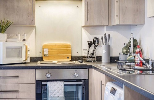 George Green Apartamento | Livestay Stylish 2 Bed 2 Bath Heathrow Apartment