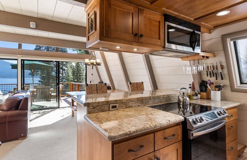 Crystal Bay Casa | Livin' on the Edge | Luxury With Hot Tub