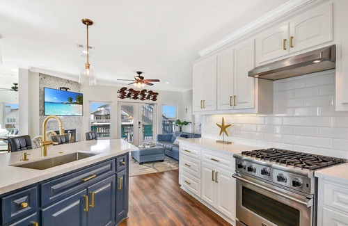 Jamaica Beach Casa | Livin' the Dream | Canal, Pool, Hot Tub, Tiki Hut!