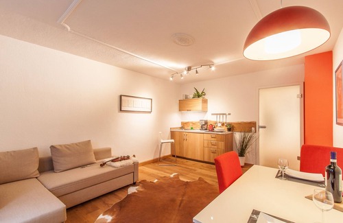 Wuerzburg Apartamento | Vivir en el Ringpark: apartamento moderno a orillas del Meno con vistas a la fortaleza / Käppele