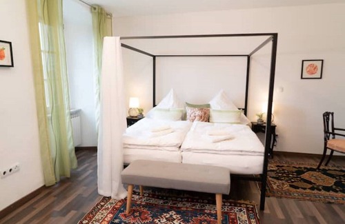 Markt Nordheim Otro | Living in the castle - " Schloss Seehaus" - Apartment 1st floor - with 106sqm
