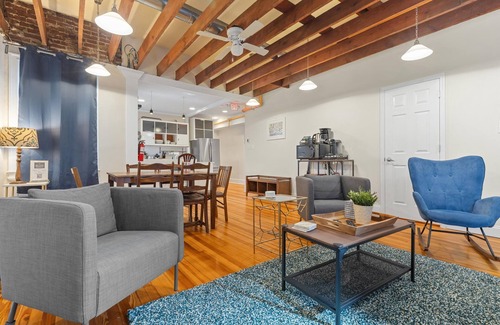 Southeast Cama Y Desayuno | Living on The Edge of Capitol Hill, METRO subway