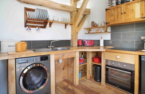 Whitland Cabina | Living Roof Log Cabin Overlooking Private Woodland