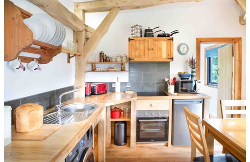 Whitland Cabina | Living Roof Log Cabin Overlooking Private Woodland
