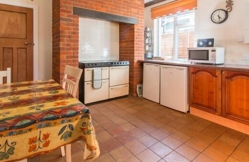Swanage Cabaña | Lizards Rest - a large budget friendly home for the extended family