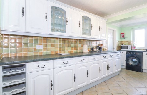 Bodorgan Casa | LLAIN DELYN, pet friendly, character holiday cottage in Malltraeth
