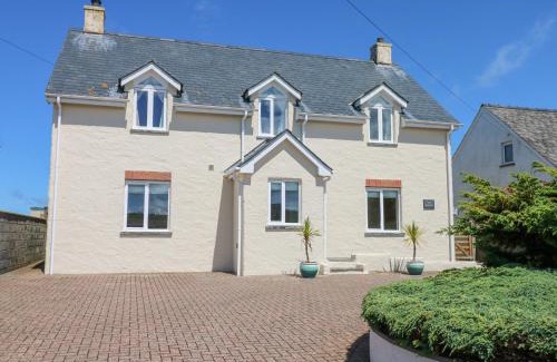 Trefin Casa | Llain Gwynfor