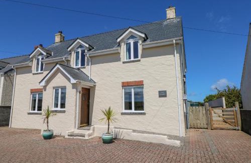 Trefin Casa | Llain Gwynfor