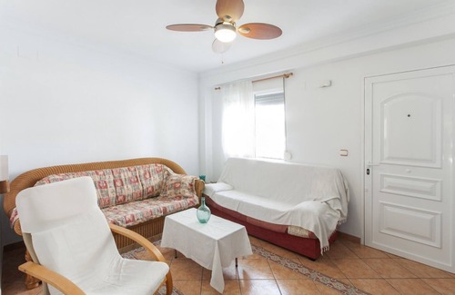 Oliva Casa | LLAMÀNTOL - Acogedora casa con terraza privada cerca de la playa.