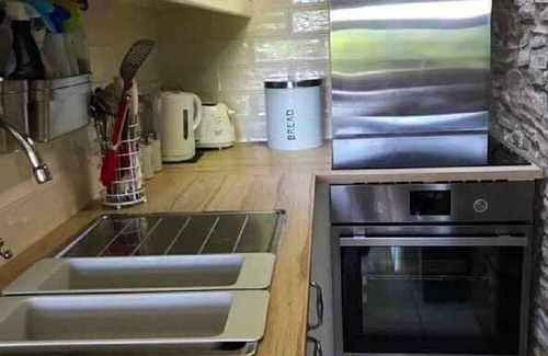 Newcastle-on-Clun Otro | Llethrau Farm