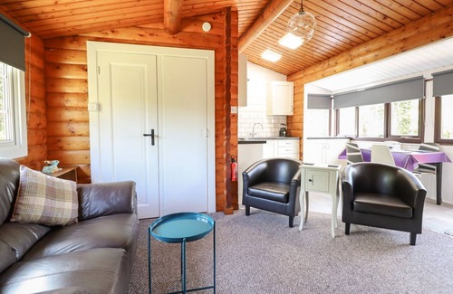 Bronaber Cabaña | LLETY CLYD, NO. 188, pet friendly, with a garden in Trawsfynydd