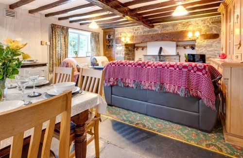 Machynlleth Casa | Alojamiento aislado y tranquilo en una granja en funcionamiento en las colinas de la mitad de Gales, Llety Hiria