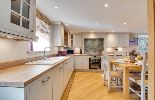 Llanycil Casa | Llety Llew Coch - Cuatro Habitaciones Casa, Capacidad 8