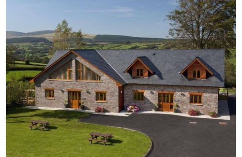 Brecon Casa | Llety Llyn y Fan - Cinco Habitaciones Casa, Capacidad 10