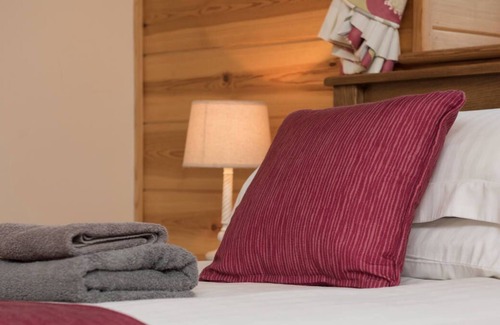Brecon Chalet De Esquí | Con un estilo sorprendente, lujoso y maravilloso, Llety Llyn y Fan definitivamente tiene ese factor sorpresa. Sleepi