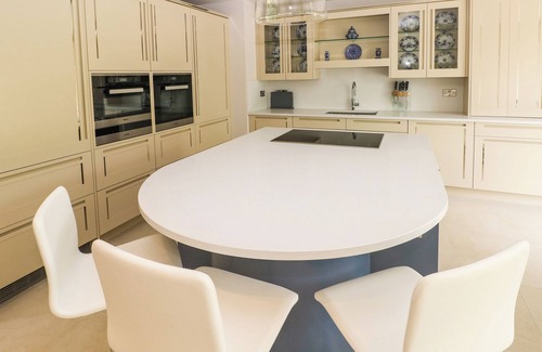 Aberdare Casa | LLETY'R BUGAIL, luxury holiday cottage, with a garden in Glynneath