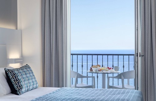 Vietri sul Mare Hotel | Lloyd's Baia Hotel