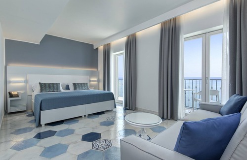 Vietri sul Mare Hotel | Lloyd's Baia Hotel