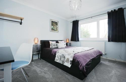 Lisvane Apartamento | Llwyn Pia by N And N Stays Ltd, with Private Pool, Sauna and hot tub, perfect for relocation, workers or Your Ideal Getaway
