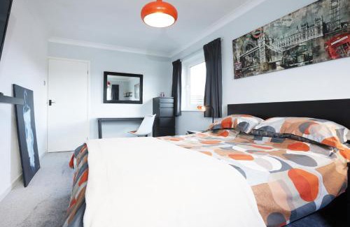 Lisvane Apartamento | Llwyn Pia by N And N Stays Ltd, with Private Pool, Sauna and hot tub, perfect for relocation, workers or Your Ideal Getaway