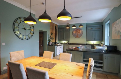 Llanwrtyd Wells Cabaña | LLWYNDERW HALL, pet friendly, with open fire in Llanwrtyd Wells