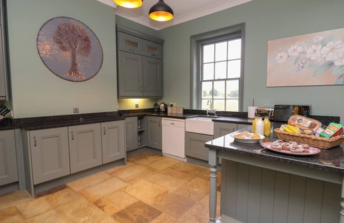 Llanwrtyd Wells Cabaña | LLWYNDERW HALL, pet friendly, with open fire in Llanwrtyd Wells
