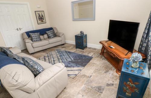 Burry Port Casa | Llygad Y Lleuad Moon