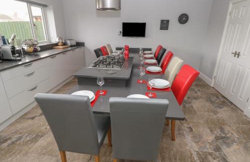Burry Port Casa | Llygad Y Lleuad Moon