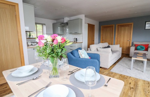 Bethania Cabaña | Llyn Cae Ty Nant Fishery Holiday Let
